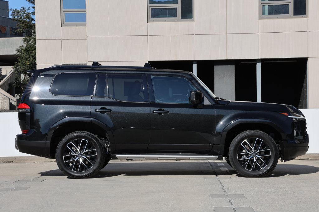 Used 2024 Lexus GX 550 w/ Accessory Package (Z1) AWD/4WD image 5