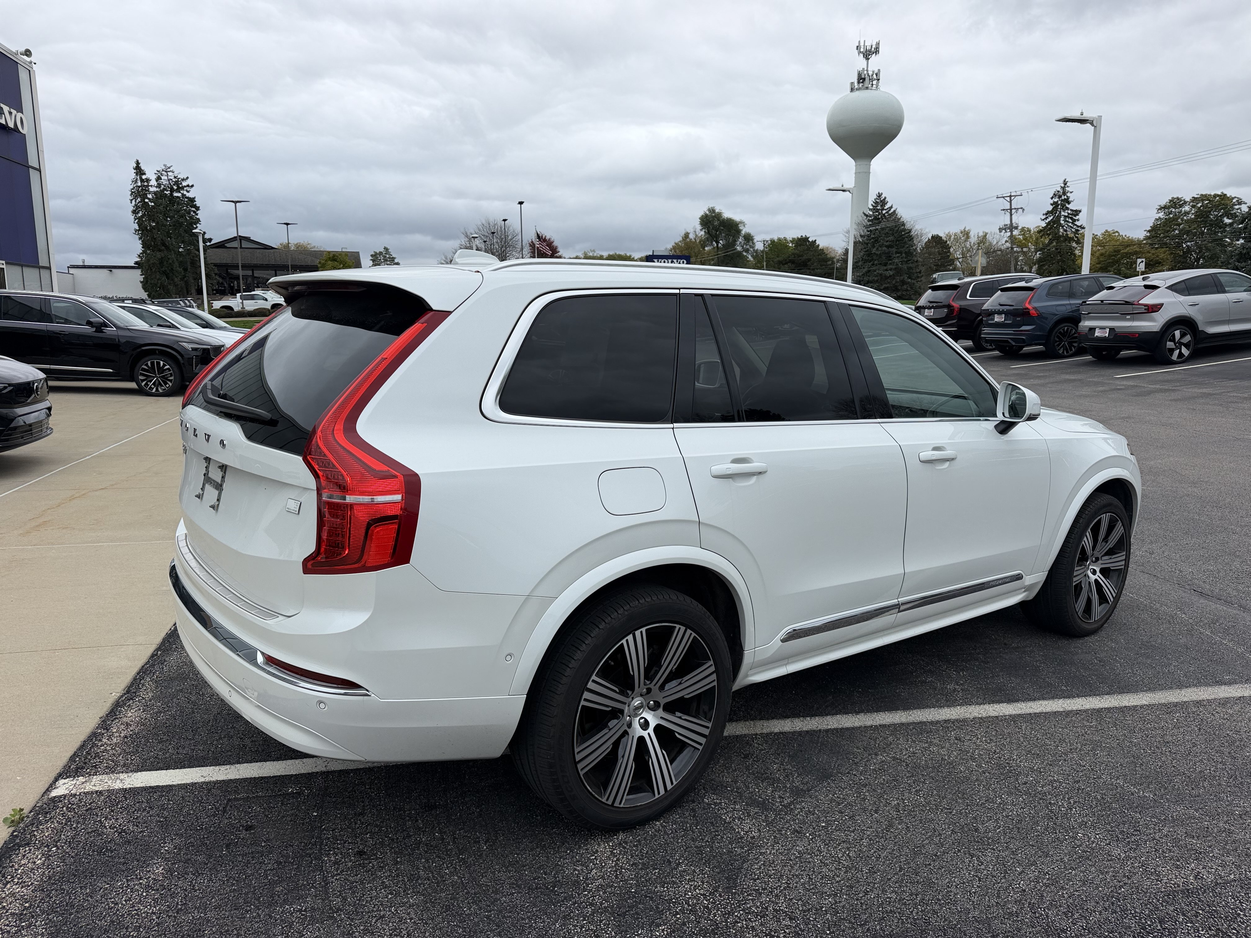 Used 2024 Volvo XC90 T8 Plus w/ Protection Package Premier AWD/4WD image 4
