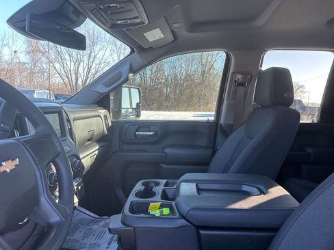 Used 2025 Chevrolet Silverado 2500 Custom w/ Custom Value Package image 14