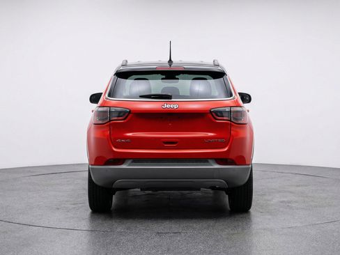 Used 2025 Jeep Compass Trailhawk w/ Trailer Tow Group AWD/4WD image 7