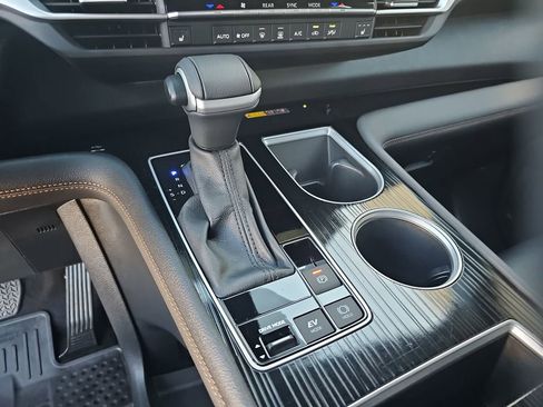 Used 2025 Toyota Sienna XLE Woodland Edition image 16