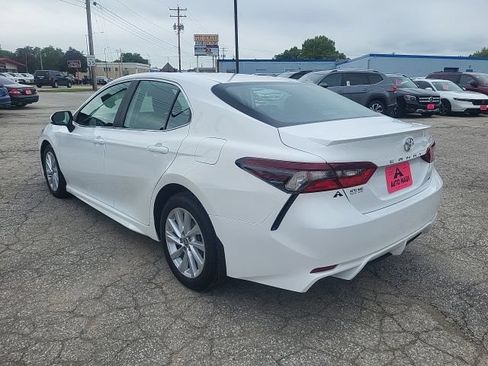 Used 2024 Toyota Camry SE FWD image 3