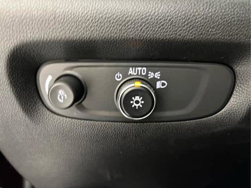 Used 2023 Chevrolet Traverse LT image 15