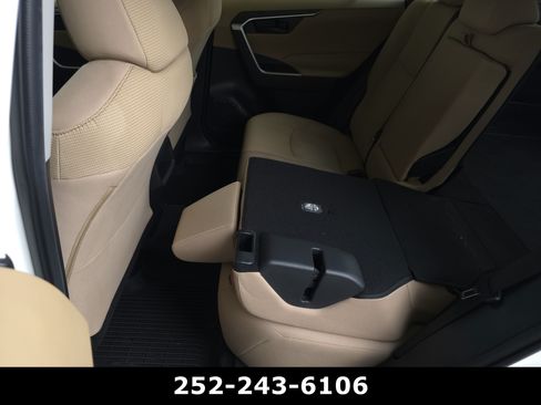 Used 2021 Toyota RAV4 LE FWD image 27