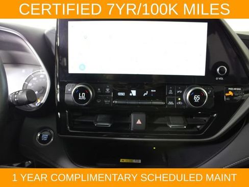 Used 2023 Toyota Highlander XLE AWD/4WD image 22