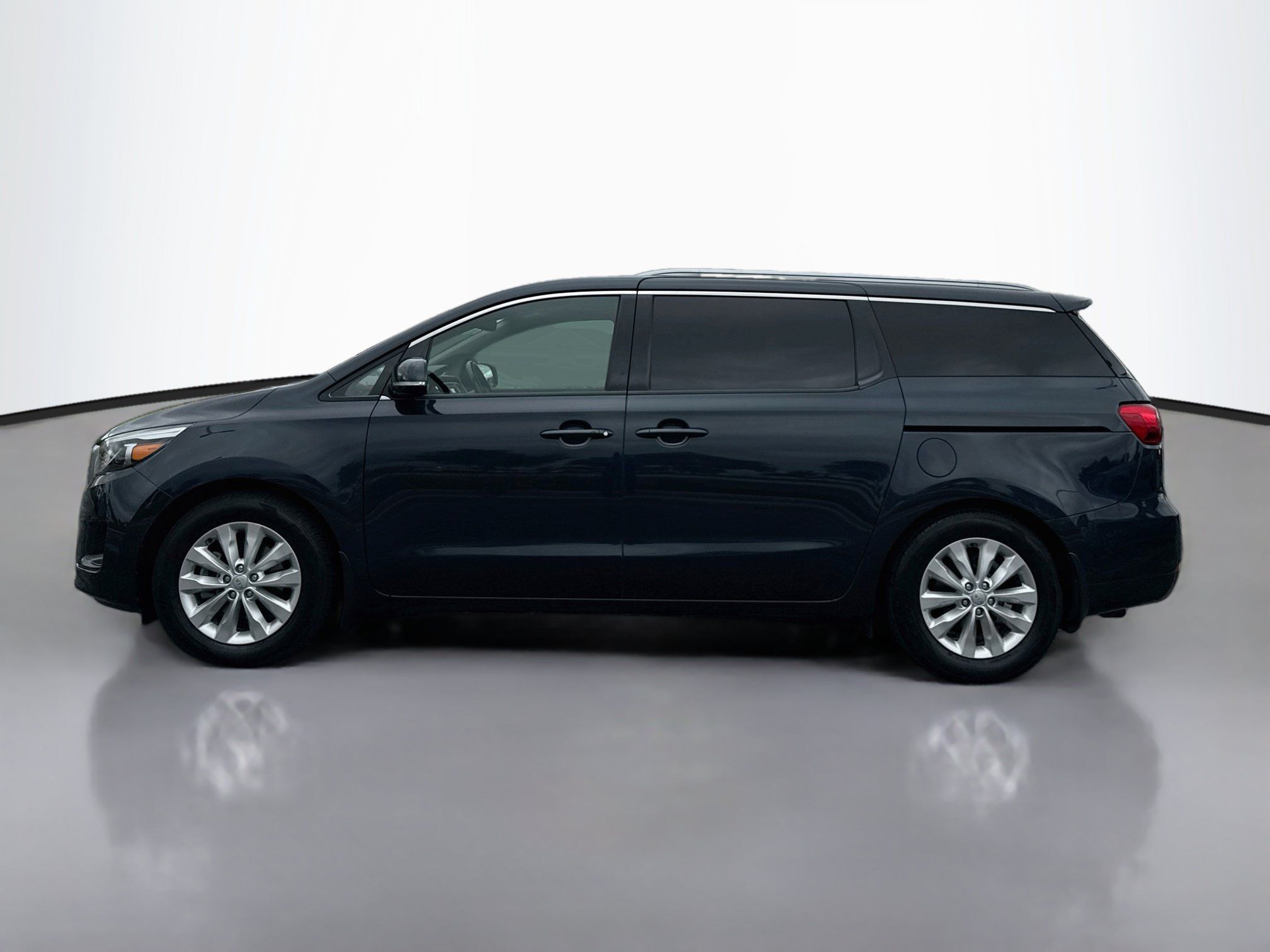 Used 2016 Kia Sedona EX FWD image 4