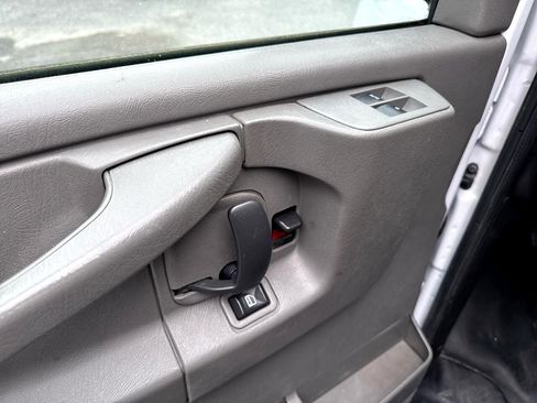 Used 2014 Chevrolet Express 1500 AWD image 16