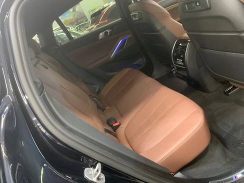 Used 2022 BMW X6 xDrive40i w/ M Sport Package image 15