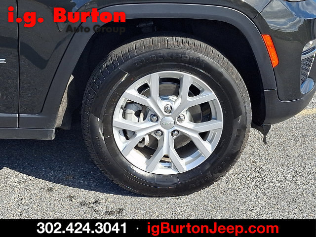 Certified 2023 Jeep Grand Cherokee Limited AWD/4WD image 8