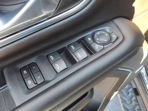 Used 2021 Chevrolet Tahoe Z71 w/ Z71 Signature Package image 12