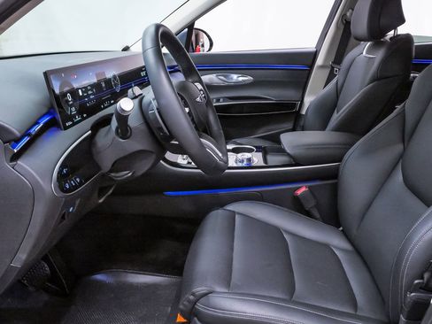 Certified 2026 Genesis GV70 2.5T image 9