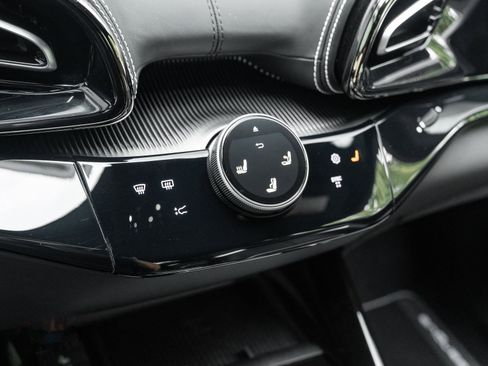 Used 2025 Ferrari Purosangue AWD/4WD image 54