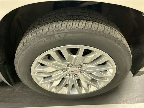 Used 2023 GMC Yukon Denali image 8