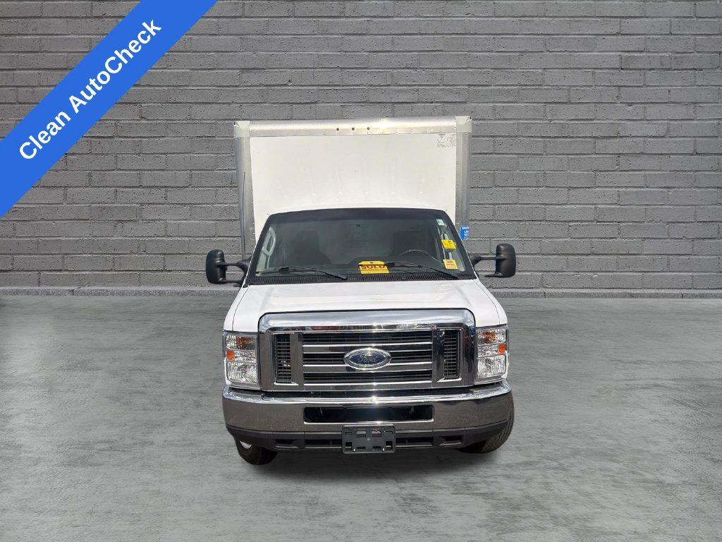 Used 2019 Ford E-450 and Econoline 450 Super Duty w/ Exterior Upgrade Package RWD image 2