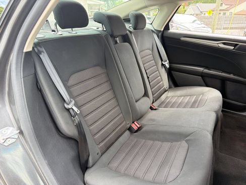 Used 2020 Ford Fusion SE FWD image 21