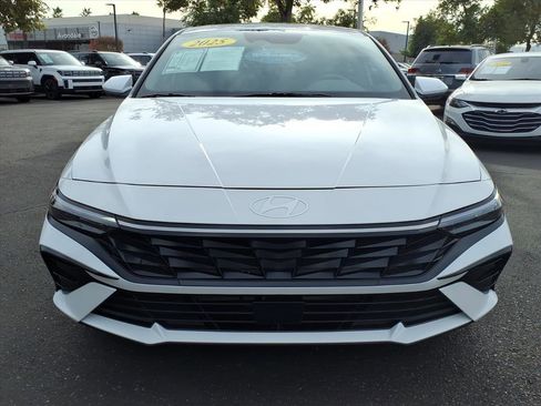 Certified 2025 Hyundai Elantra SEL image 8