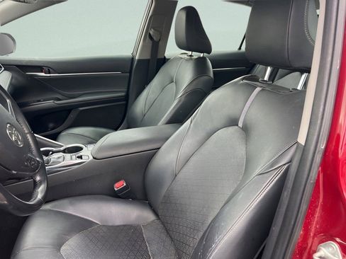 Used 2018 Toyota Camry XSE image 21