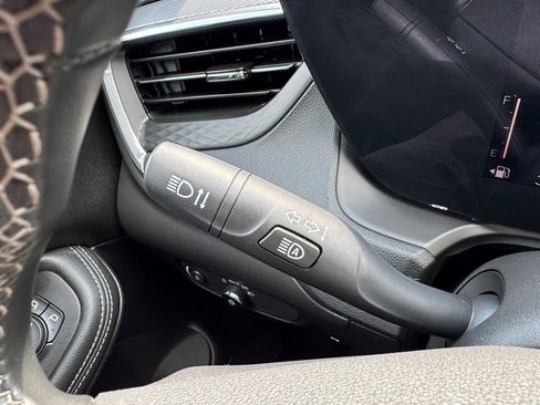 Used 2025 Buick Encore GX Preferred FWD image 32