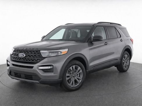 Used 2023 Ford Explorer XLT w/ Equipment Group 202A AWD/4WD image 17