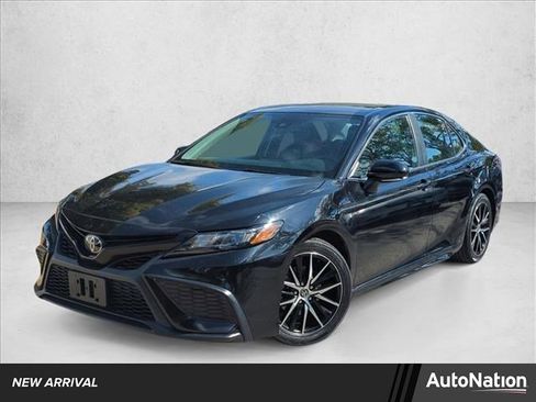 Used 2024 Toyota Camry SE w/ Cold Weather Package AWD/4WD image 1