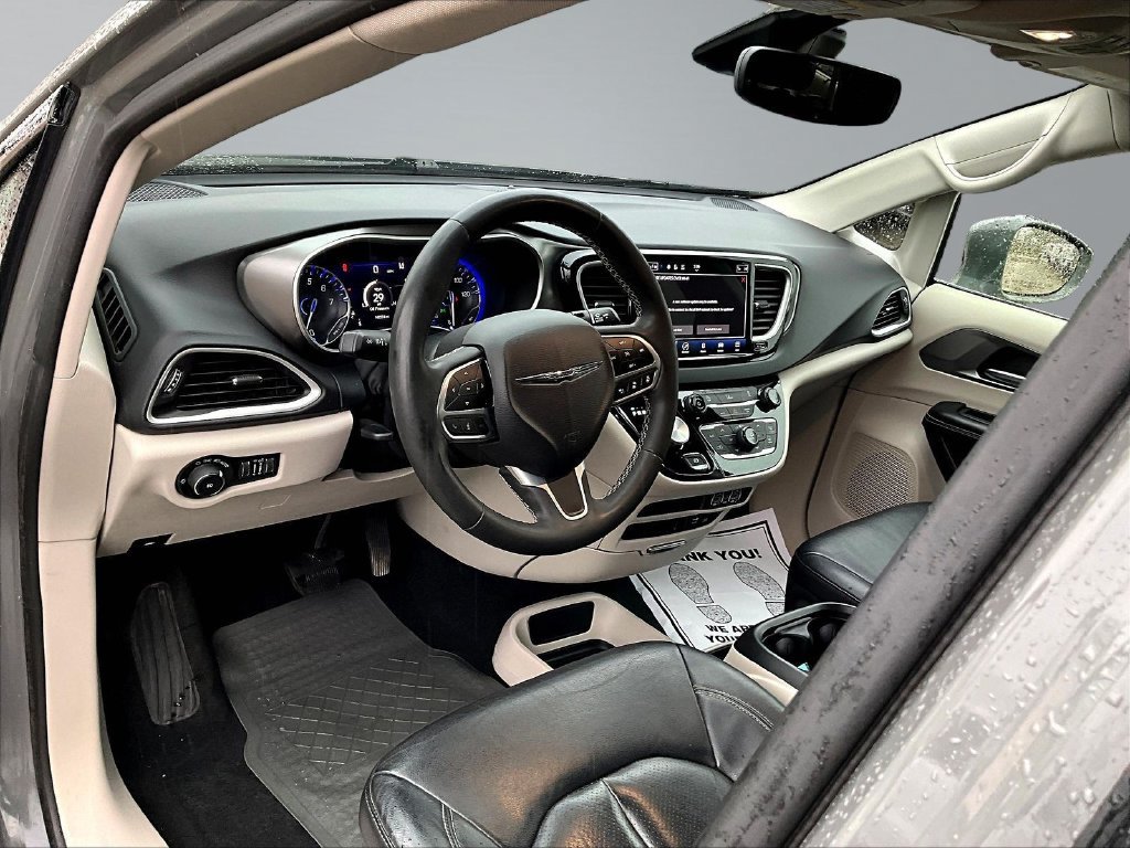 Used 2022 Chrysler Pacifica Touring-L FWD image 19