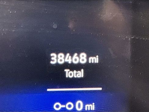 Used 2022 Volkswagen Taos SE w/ Panoramic Sunroof Package image 14