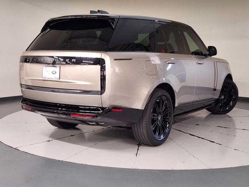 Used 2024 Land Rover Range Rover SE AWD/4WD image 2