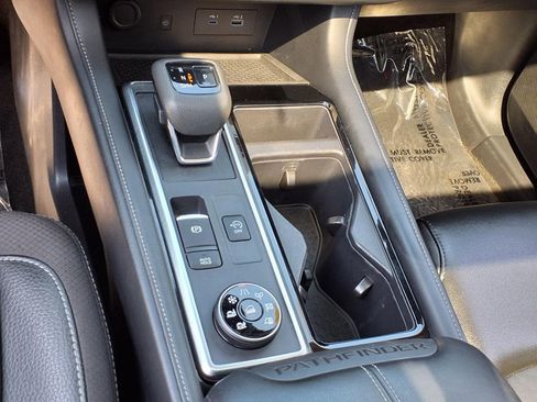 Used 2024 Nissan Pathfinder SL w/ SL Premium Package image 32