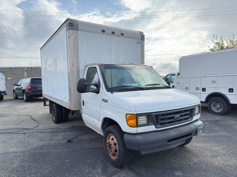 Used 2003 Ford E-350 and Econoline 350 Super Duty image 6