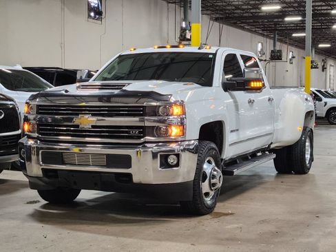 Used 2019 Chevrolet Silverado 3500 LTZ w/ Duramax Plus Package AWD/4WD image 4