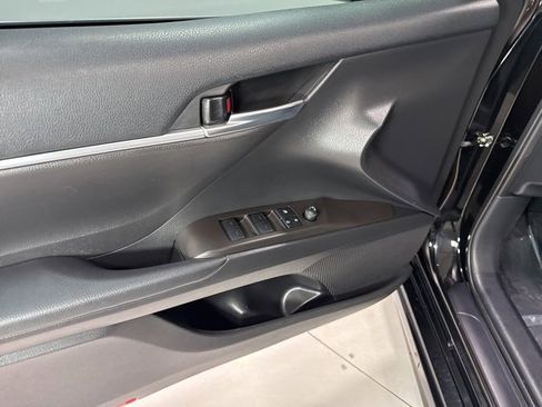 Used 2023 Toyota Camry SE image 7