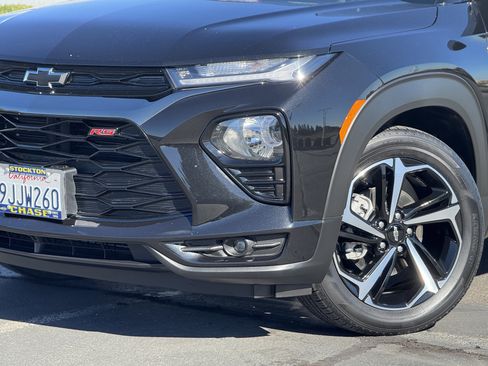 Certified 2023 Chevrolet TrailBlazer RS w/ Sun and Liftgate Package image 3