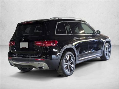 Certified 2025 Mercedes-Benz GLB 250 image 8