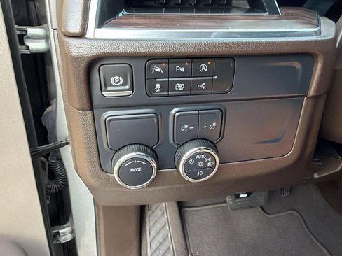 Used 2025 Chevrolet Tahoe LT w/ Comfort Package RWD image 26