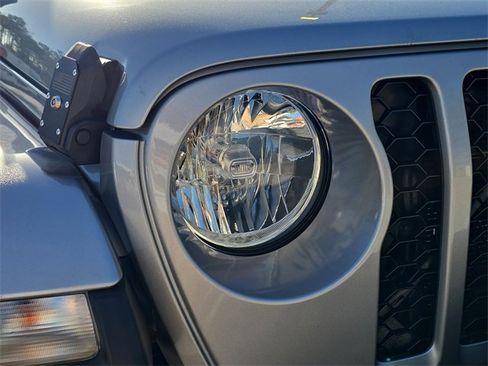 Used 2021 Jeep Gladiator Sport image 8