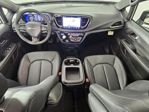 New 2026 Chrysler Pacifica Select image 19