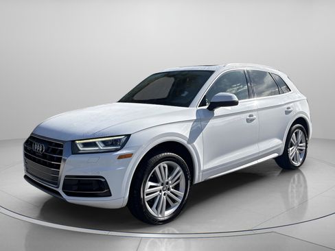 Used 2018 Audi Q5 Prestige w/ Prestige Package image 2
