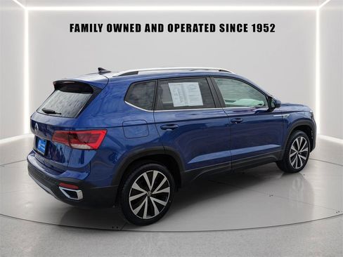Certified 2023 Volkswagen Taos SE image 7