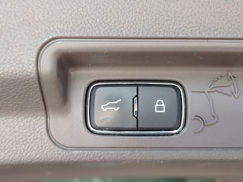 Used 2020 Ford Explorer Platinum w/ Premium Technology Package AWD/4WD image 35