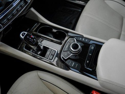 Used 2015 Kia K900 Luxury RWD image 25