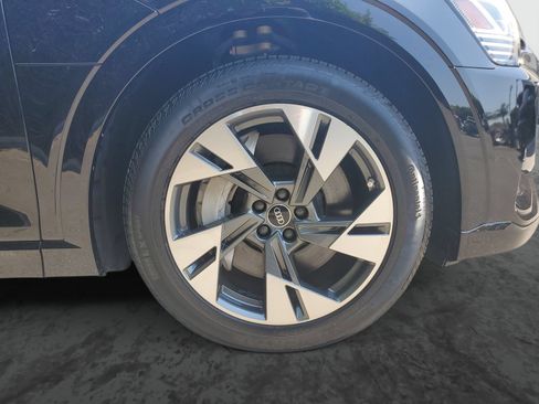 Used 2022 Audi e-tron Prestige w/ Prestige Package AWD/4WD image 6
