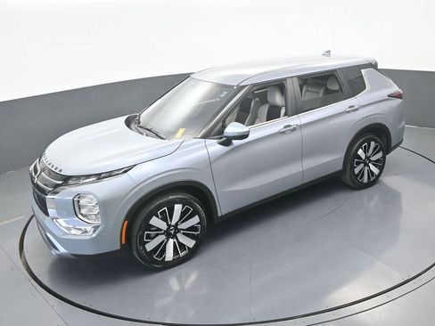 Used 2025 Mitsubishi Outlander SE FWD image 55