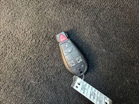 Used 2010 Dodge Grand Caravan SXT image 22