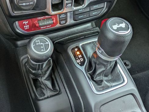 Used 2025 Jeep Wrangler Unlimited Rubicon AWD/4WD image 22