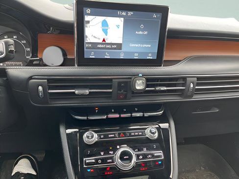 Used 2020 Lincoln Corsair Reserve image 11