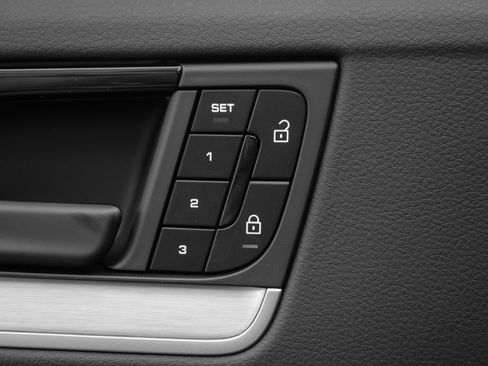 Used 2024 Porsche Cayenne image 28