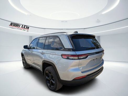 New 2025 Jeep Grand Cherokee Limited w/ Black Appearance Package image 5