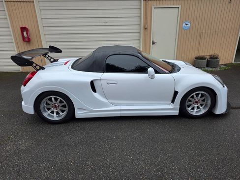 Used 2000 Toyota MR2 RWD image 8