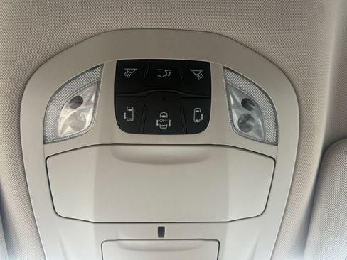Used 2023 Chrysler Pacifica Touring-L FWD image 25