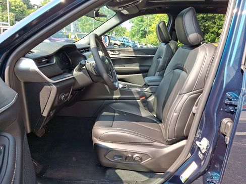 New 2026 Jeep Grand Cherokee Limited AWD/4WD image 9